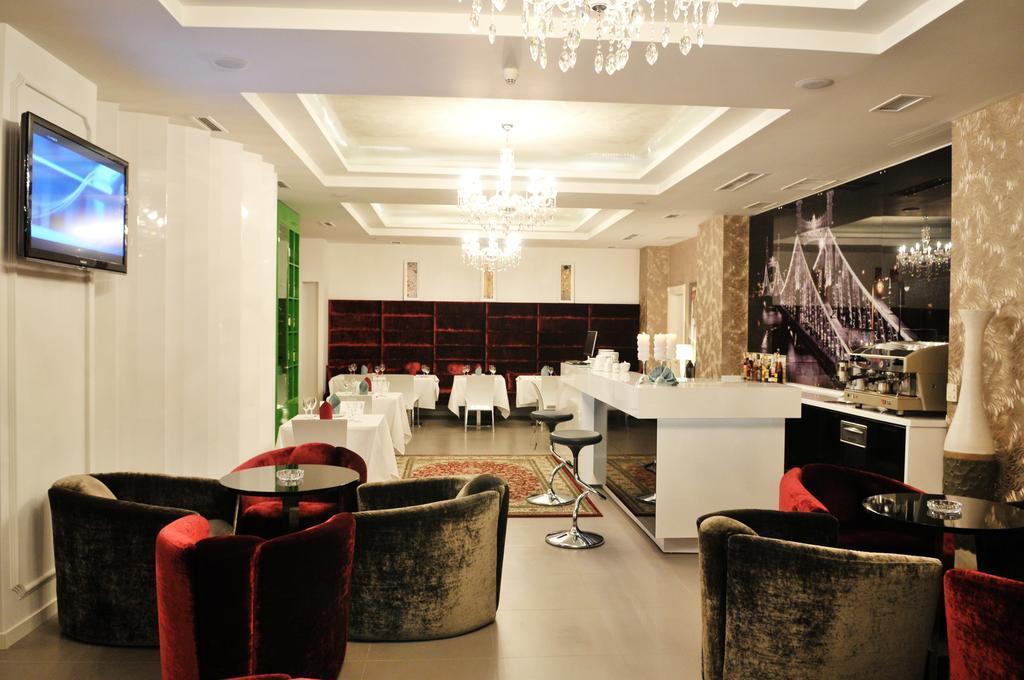 Hotel Golden ,