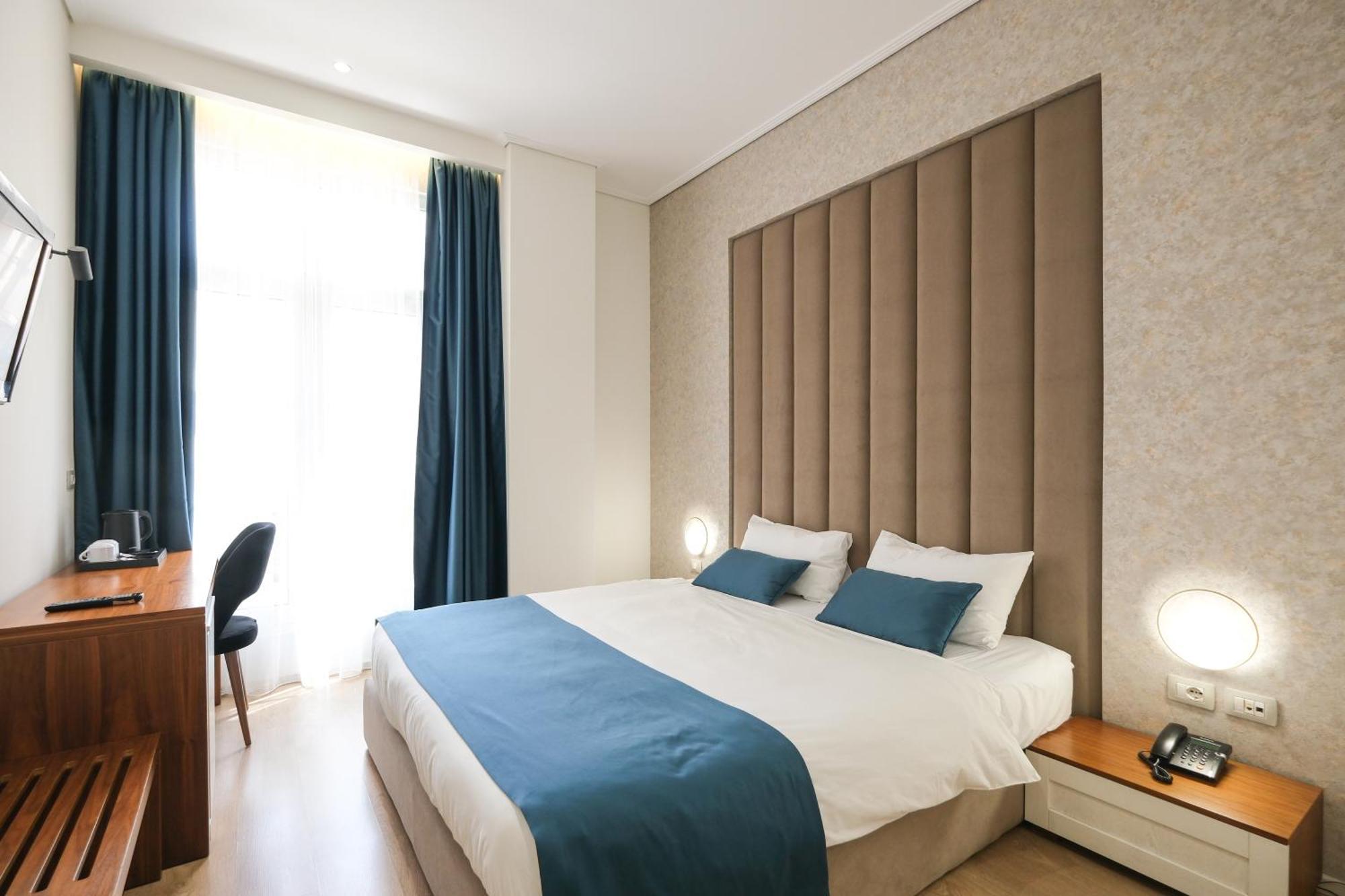 Golden , Hotel Tirana