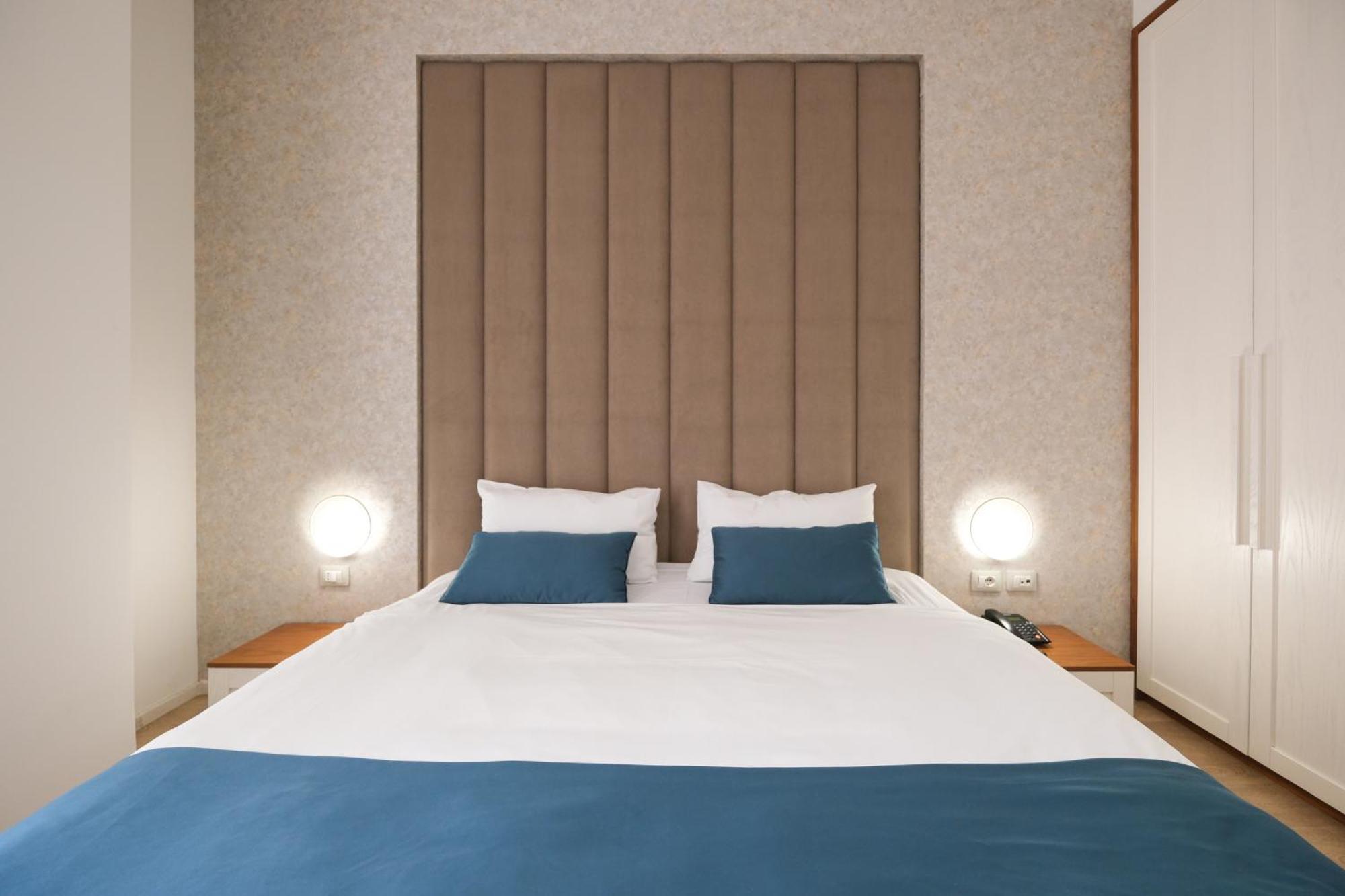 Hotel Golden , Tirana