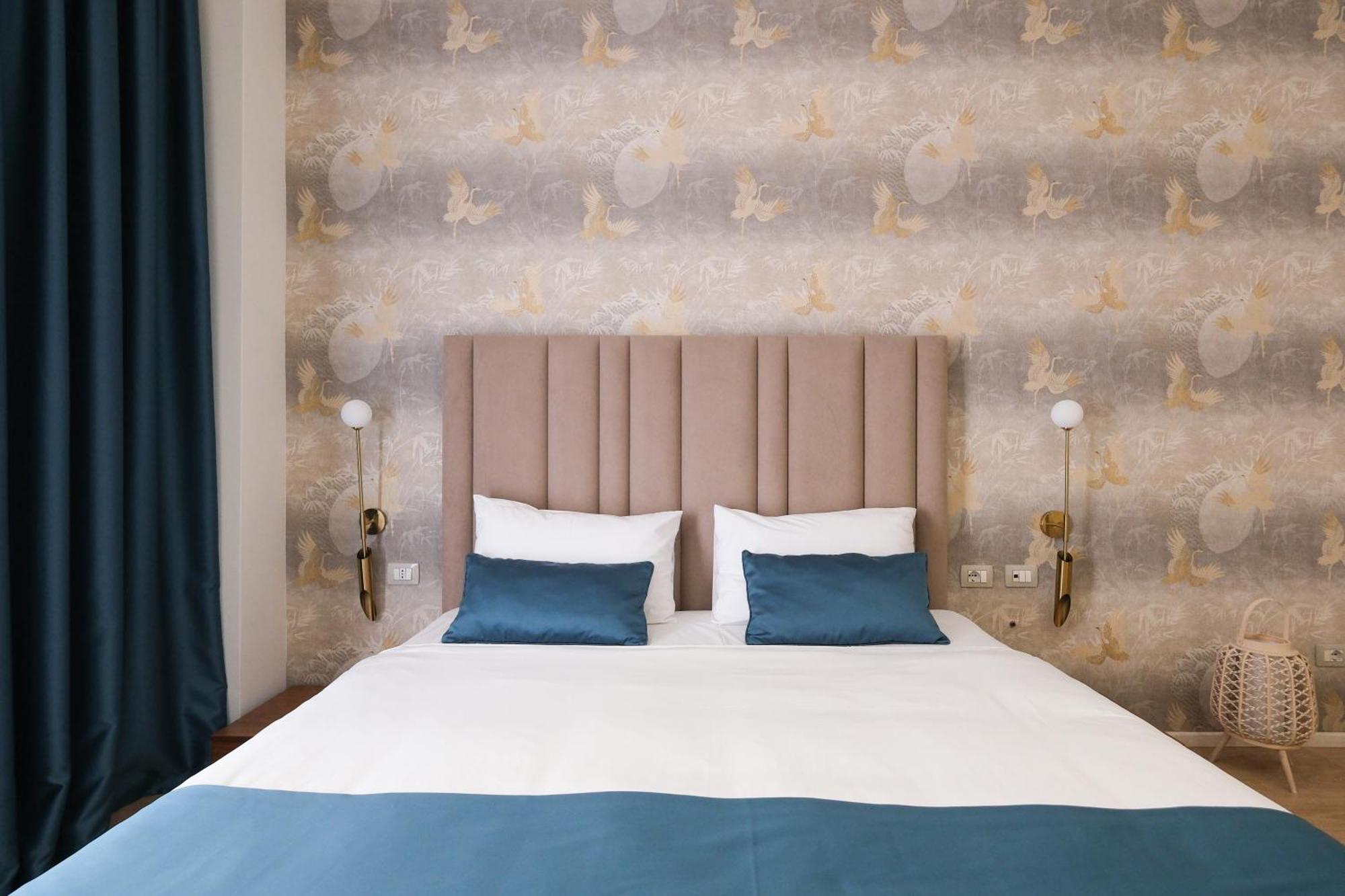 Golden , Hotel Tirana