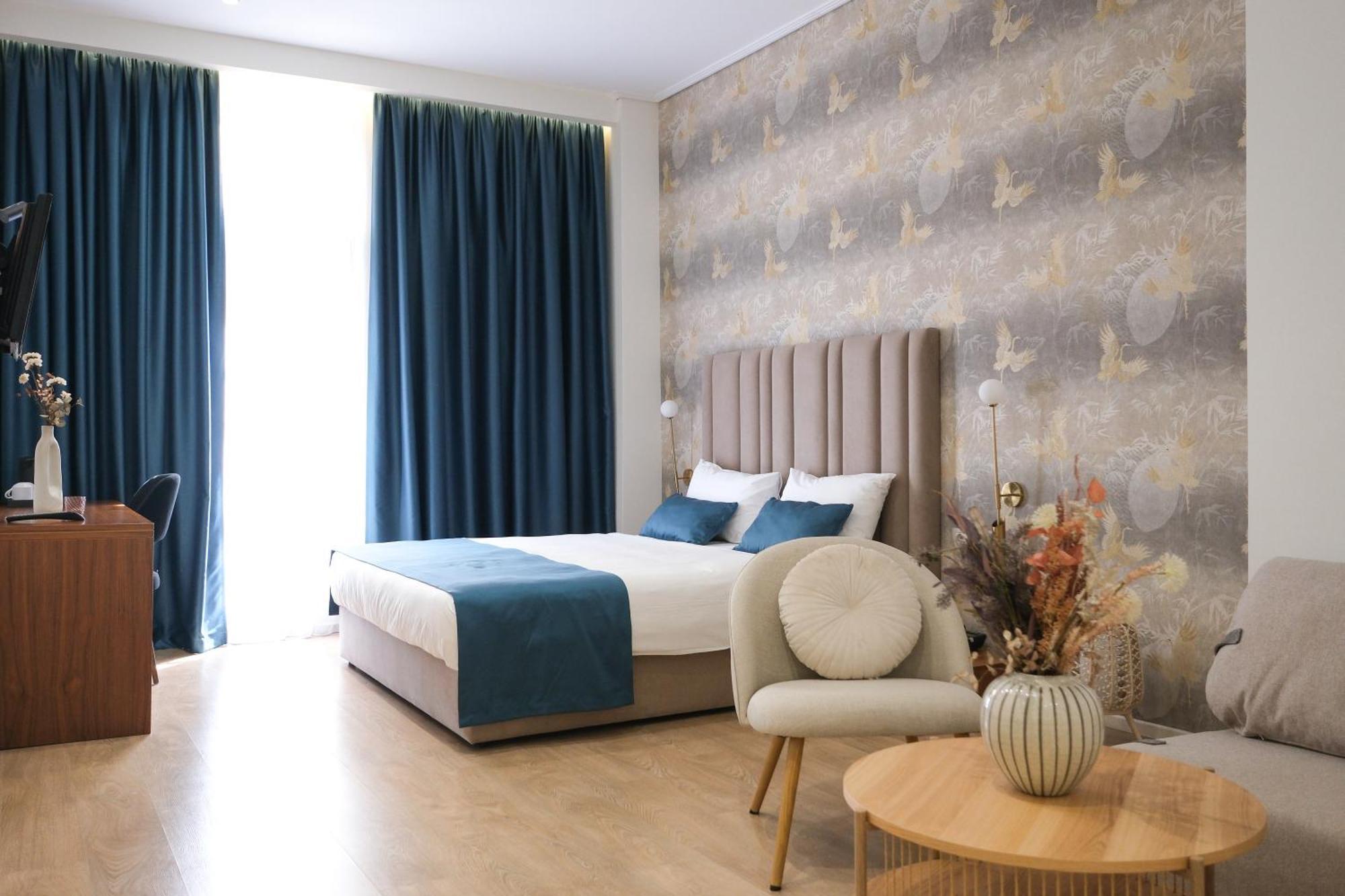 Hotel Golden ,