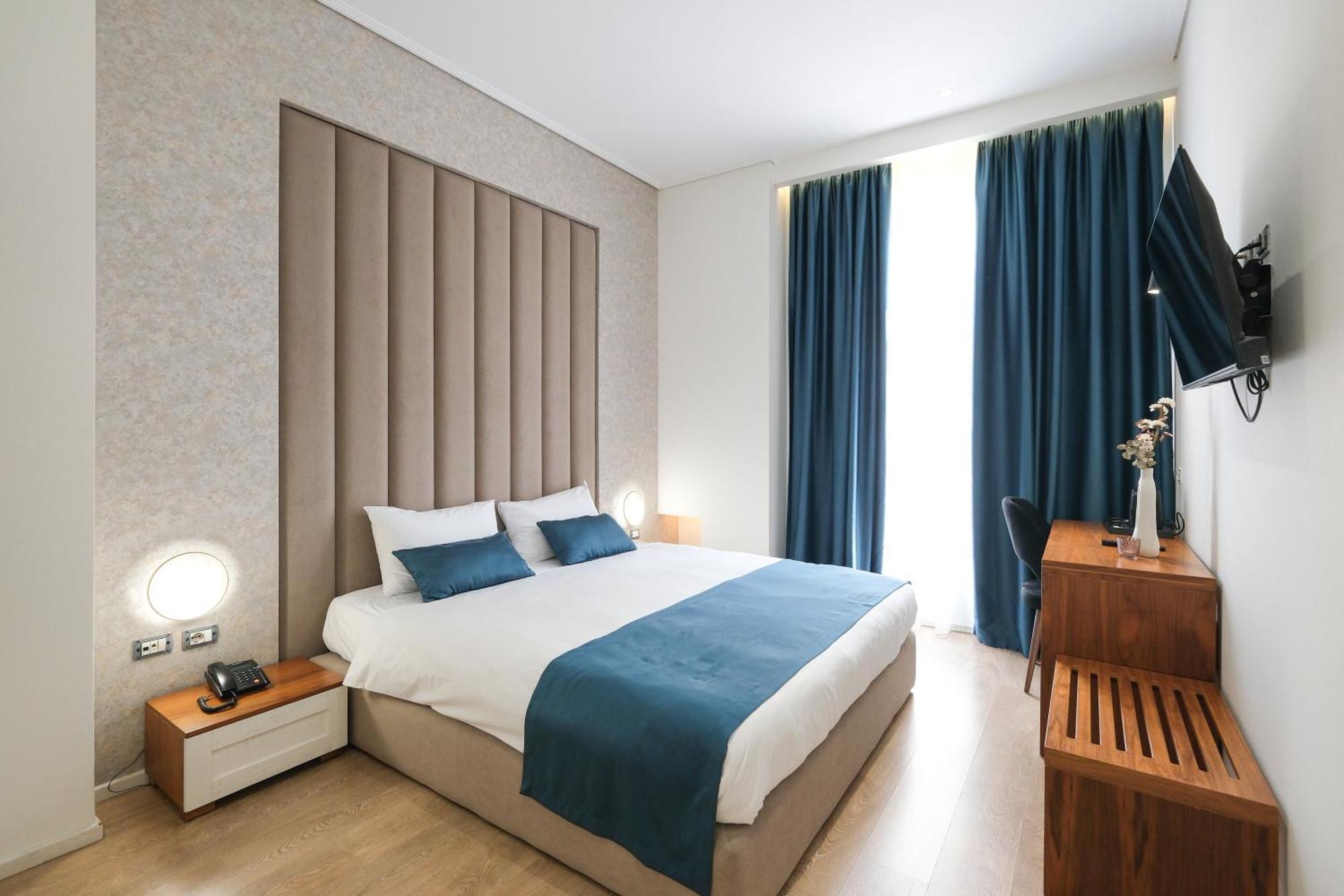 Hotel Golden , Tirana