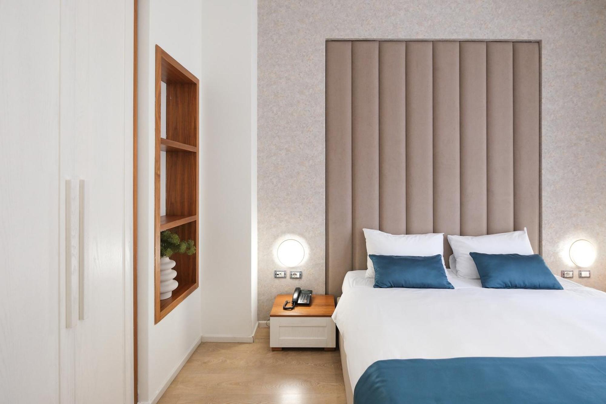 Golden , Hotel Tirana