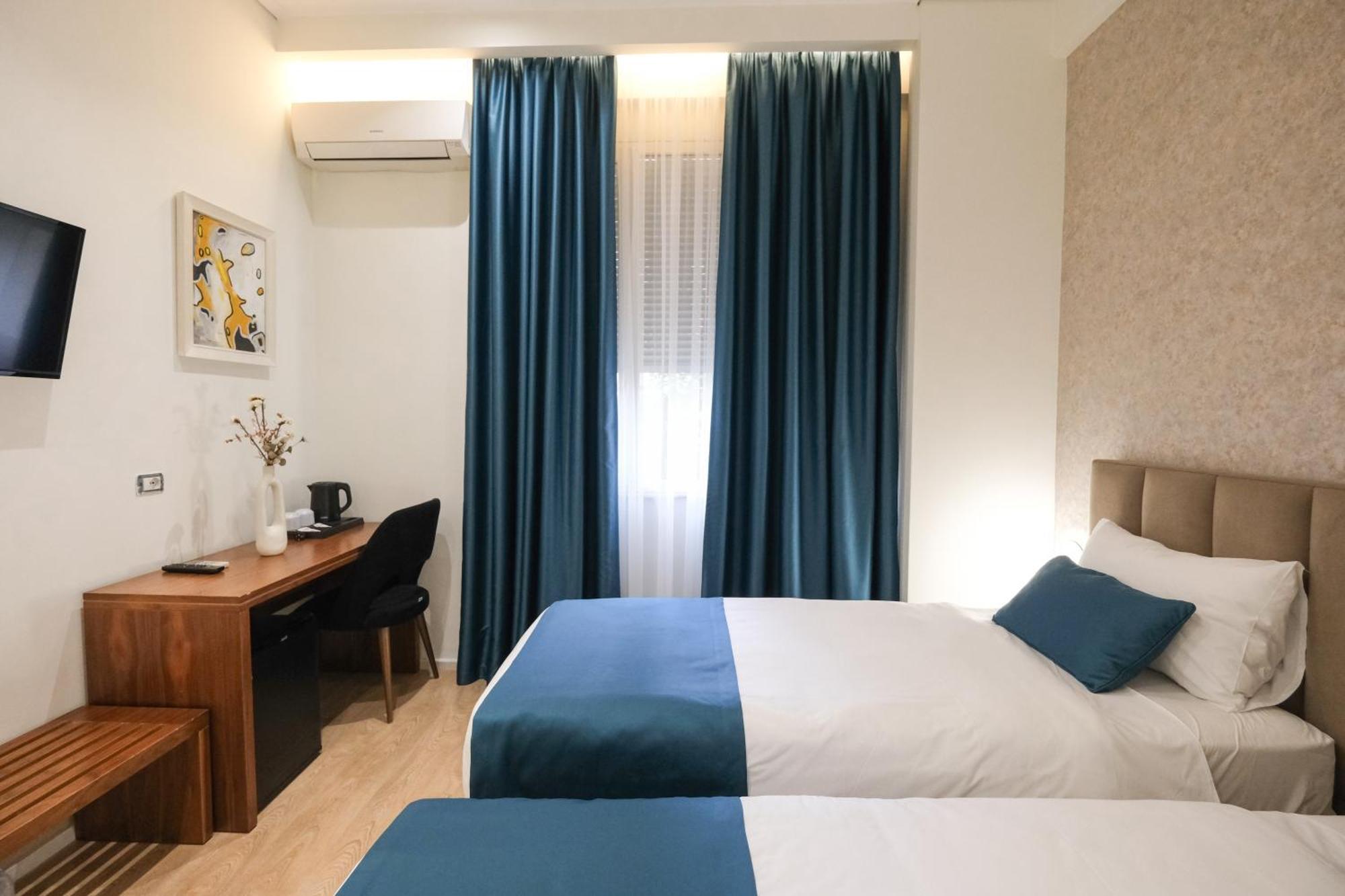 Hotel Golden , Tirana