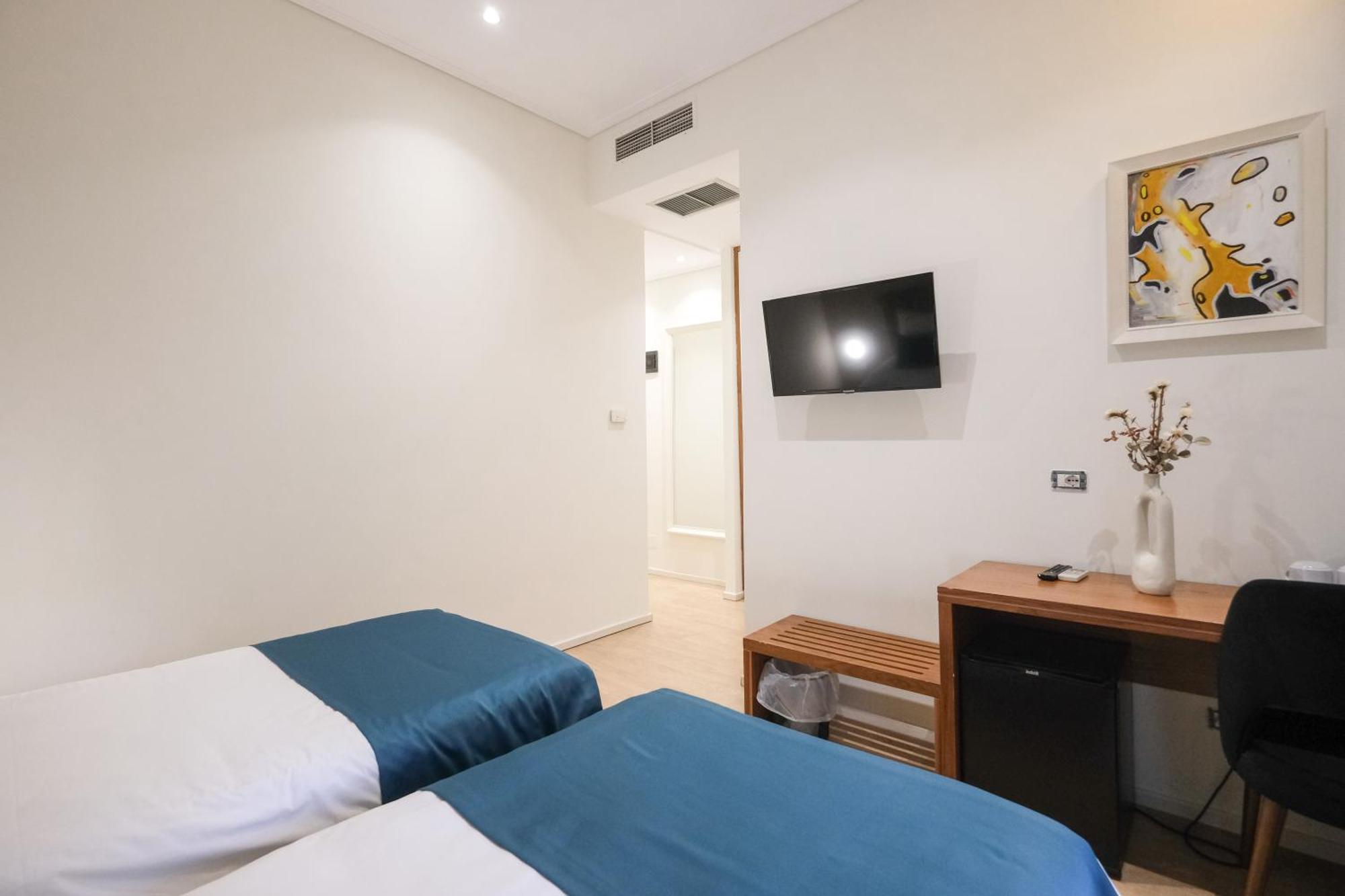 Hotel Golden ,
